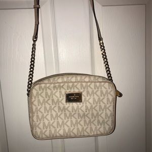 Micheal Kors side body purse